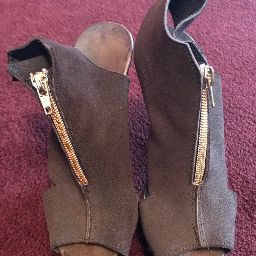 Brown bootie with zipper size 7